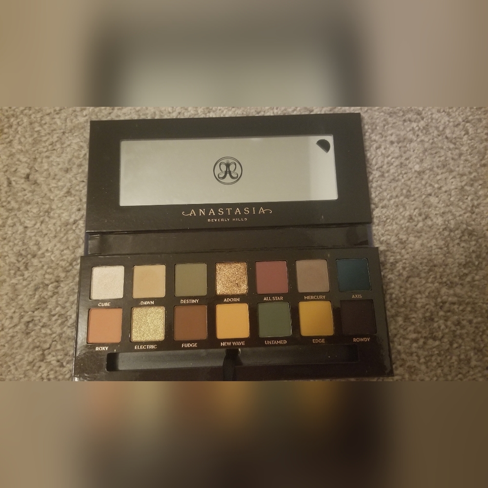 Anastasia subculture eyeshadow palette